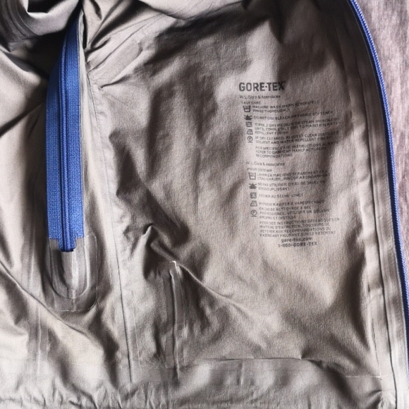 MEC Gore-Tex Pro Waterproof/Windproof Ski Shell Jacket - Picture 7 of 12